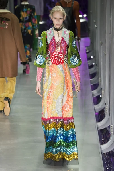 Look 40